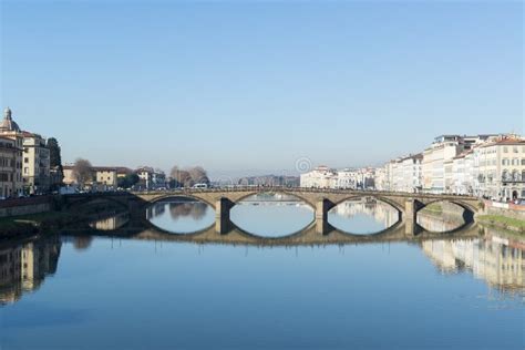 Ponte Di Carraia Di Alla Di Ponte Sul Fiume Di Arno A Firenze Immagine