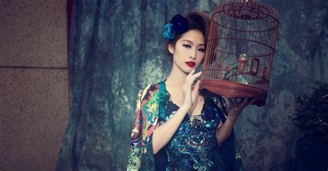 Bom sex Quỳnh Thy trở lại với phong cách cổ điển và sang trọng Vobahoda