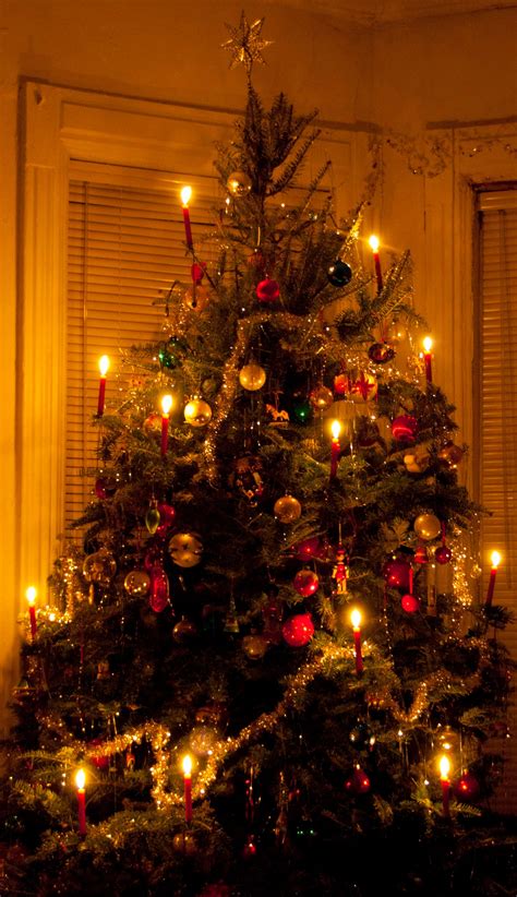 40 Old Fashioned Christmas Tree Decorations Ideas - Decoration Love
