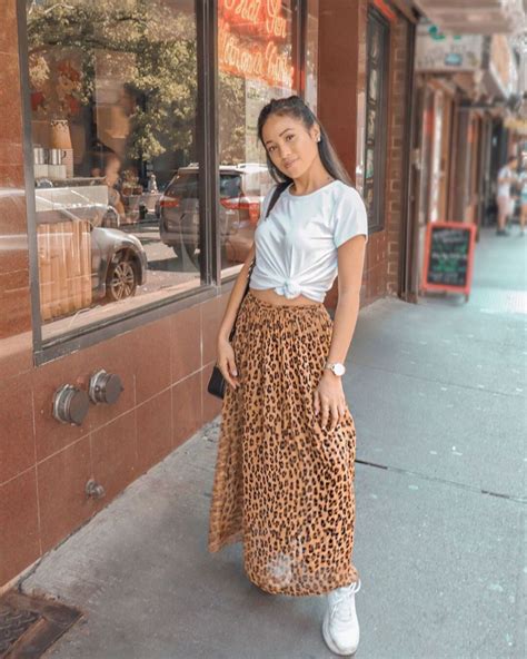 10 Inspirasi Mix And Match Maxi Skirt Saatnya Tampil Anggun