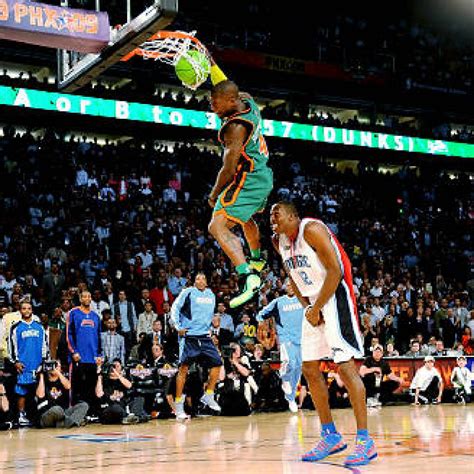 Nate Robinson Dunking Over Dwight Howard Nate Robinson Of The New York