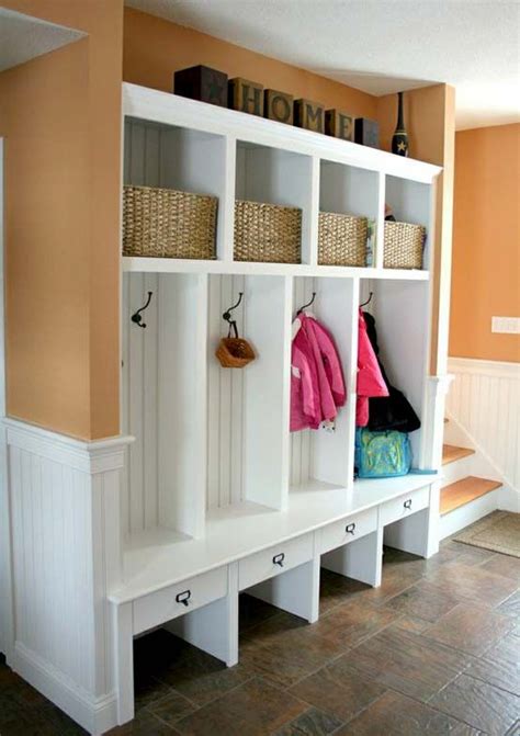 Стеллажи для комнаты: угловые, этажерки и другие примеры в интерьере ...