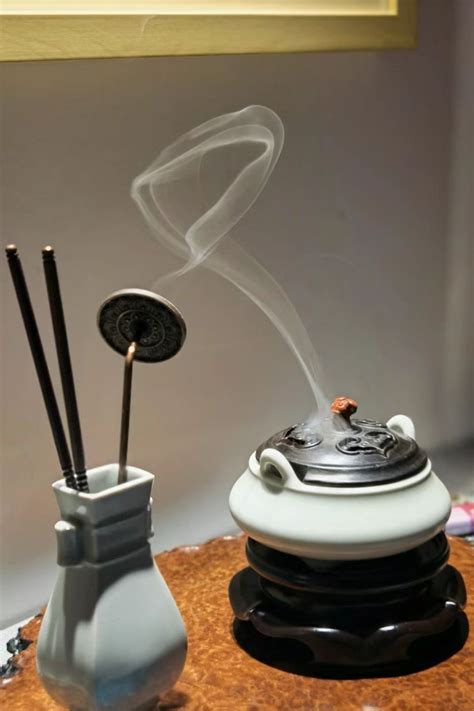 Ceramic incense burner