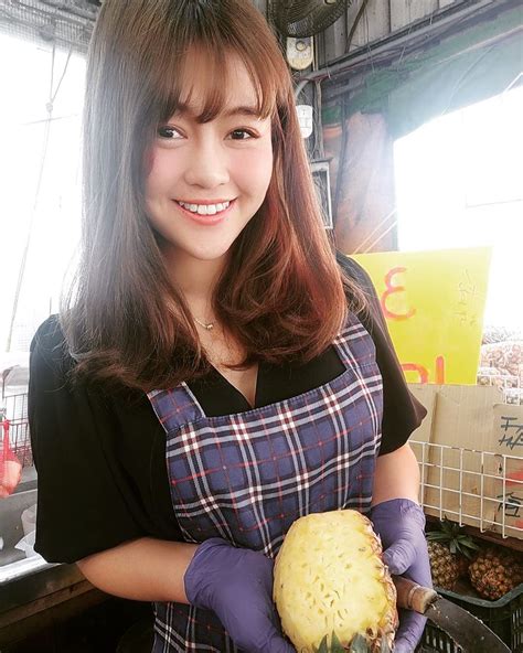 Sáng bán dứa tối về làm streamer cô nàng hot girl xinh đẹp khiến tất cả cảm phục bởi nghị lực