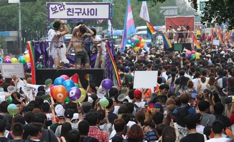 다음달 14~15일 퀴어문화축제 서울광장에서 열려 기독교 단체 반발 중앙일보