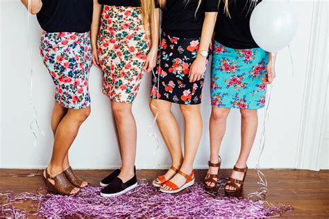 simple banget    memakai rok lilit tedas