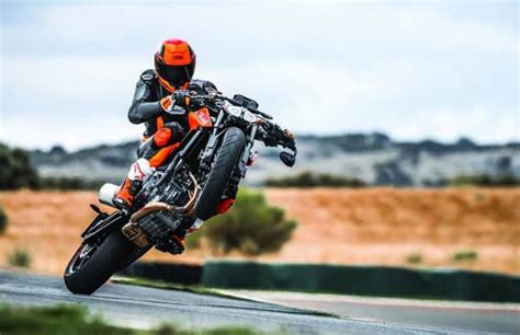 Mengenal KTM Duke 790 Naked Bike Sporty Dan Modern