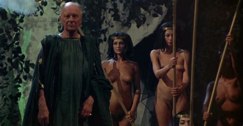 Calígula nude pics página