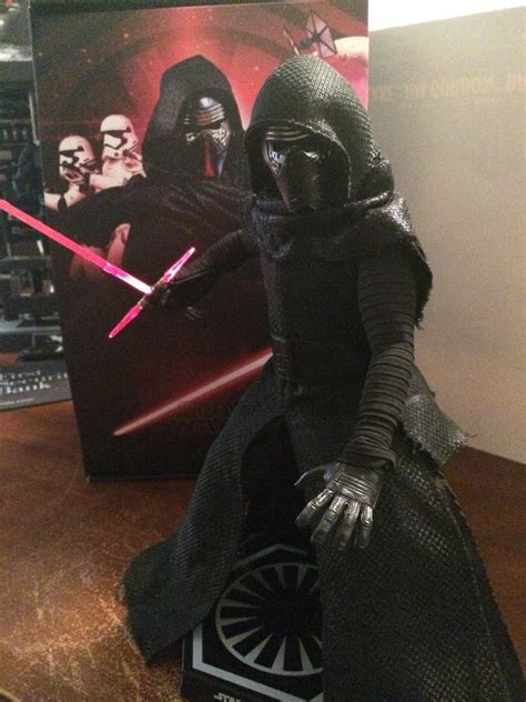 Figure Showcase Hot Toys Kylo Ren Star Wars Amino