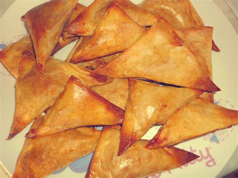 Dainty Kitchen: Oven Baked Indian Samosas