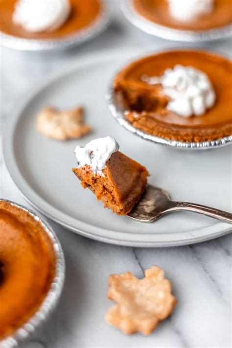 Mini Pumpkin Pies - Delicious Little Bites