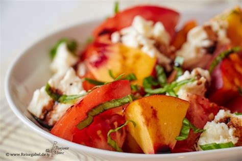 Tomaten Pfirsich Salat Mit Mozzarella Reisegabel