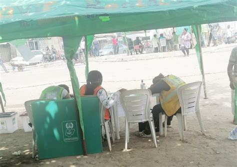 Fct Polls Inec Officials Sleep As Bvas Malfunction Low Voter Turnout