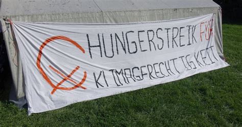 Klima Camp Hungerstreik Von Klima Aktivisten In Karlsruhe