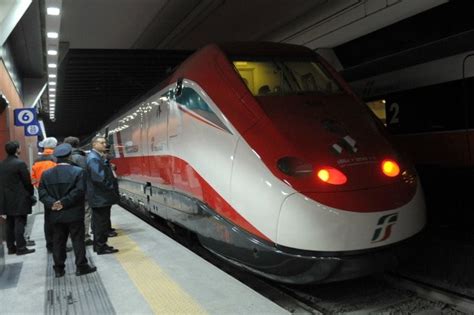 Passeggeri Del Frecciarossa Bloccati Per Ore A Brescia Il Video Del