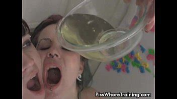 Joven Puta Bebiendo Pis En Un Cuenco XVIDEOS