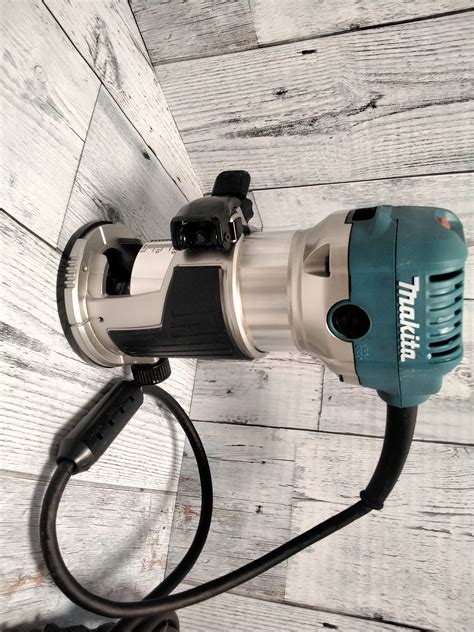 Makita RT0701C 1-1/4 HP Compact Router