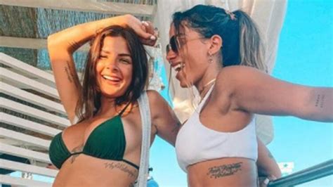 Hot Sexy Lary Morena Bikini Pics