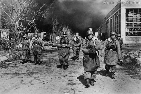 Panzergrenadier squad in Kharkov February 1943 | World War Photos