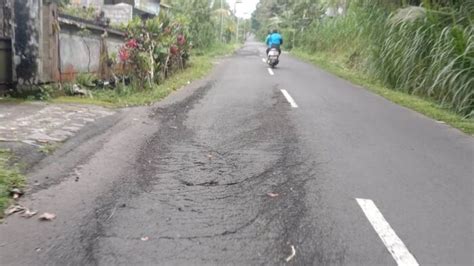 Dikeluhkan Jalan Rusak Batusesa Belum Tersentuh Perbaikan