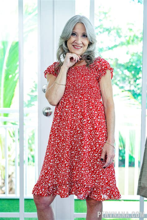 Naughty Mature Mom Leilani Lei Gets Banged POV Style Takes A Facial CoedCherry