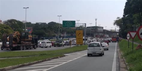 Acidente afeta o trânsito na Rodovia Raposo Tavares em SP neste sábado