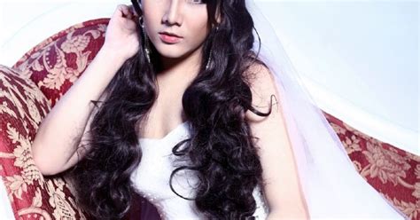 Ngỡ ngàng vẻ đẹp dịu dàng của chàng gay trong bộ váy cưới