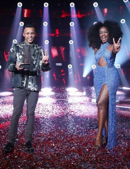 Campeão do The voice Brasil reencontra outros bonitões do reality em