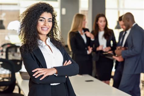 MujerMillennial mayor participación preparación y ambición