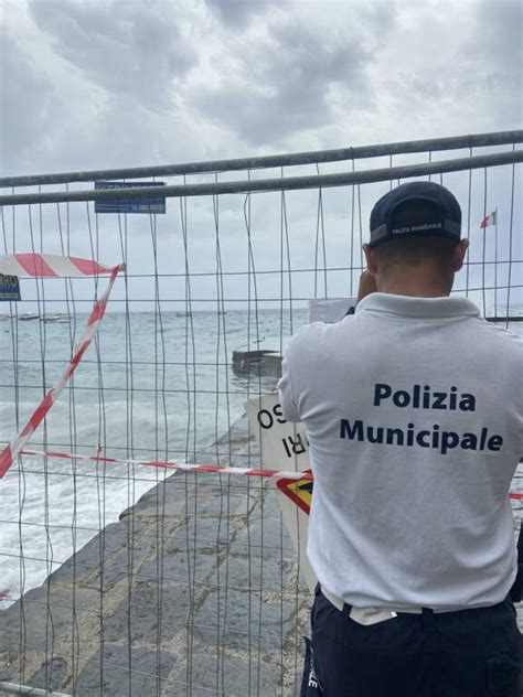 Positano Controlli Serrati Della Polizia Municipale Per Il Traffico E