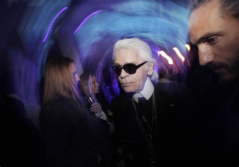 Karl Lagerfeld lança tênis em parceria a Vans