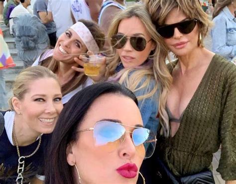 Rhobh S Kyle Richards Lisa Rinna Teddi Mellencamp Attend Coachella