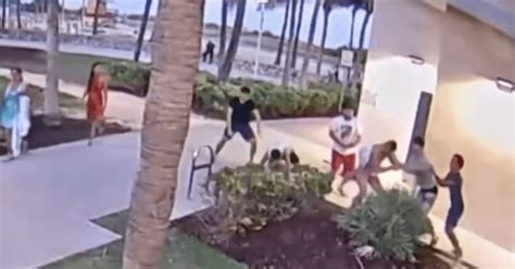 Facebook Viral Celebraban El Orgullo Gay De La Mano Y Fueron Atacados En Miami VIDEO Mundo