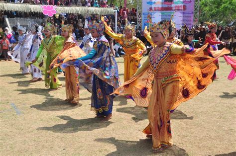 Jalannya Para Pendaki Kemeriahan Festival Tanjung Lesung Di Banten