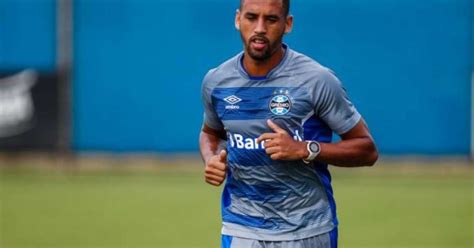 Volante Michel está descartado para estreia na Libertadores