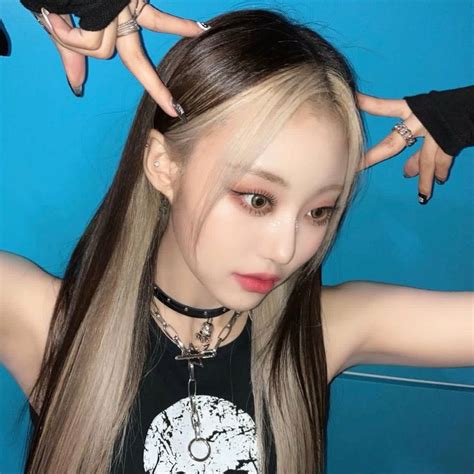 Pin By Spacegrl On Hair In Dyed Hair Hair Highlights Blonde Bangs