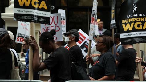 Hollywood Actors To Strike Join Writers On Picket Lines Cna
