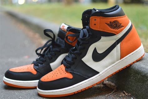 Nike Air Jordan 1 история модели кроссовок. Модель Nike Air Jordan 1 ...