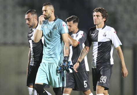 Uno Due Reggiana E La Robur Crolla Al Franchi La Partita Dura Otto Minuti