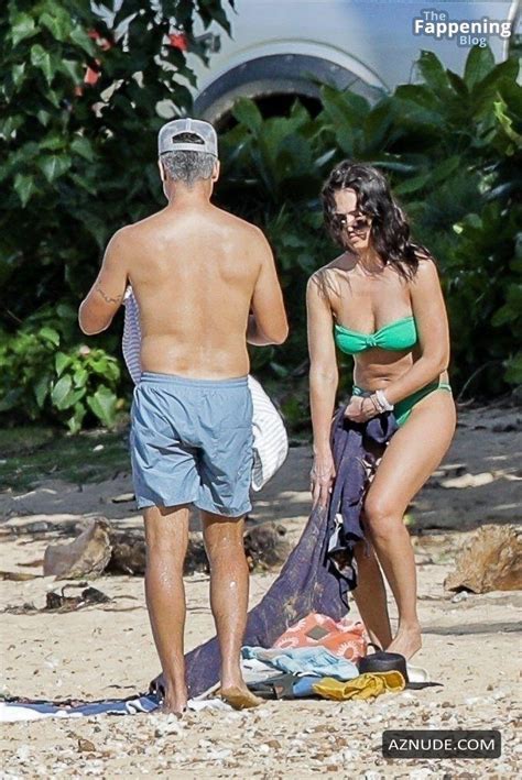 Jessica Alba Sexy Seen With Cash Warren Showing Off Her Beautiful Body Wearing A Hot Green