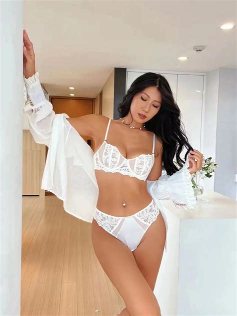 New Fashion Sexy Lingerie Honeymoon Push Up Underwear Slim Floral Embroidery Underwear And