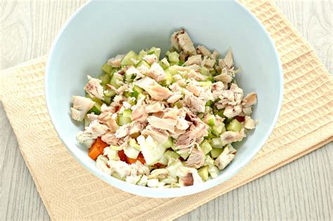 Оливье с курицей и свежим огурцом - рецепт приготовления