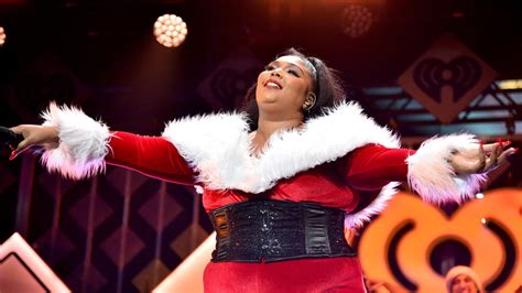 The Heartfelt T Lizzo Gave To Her Mom For Christmas