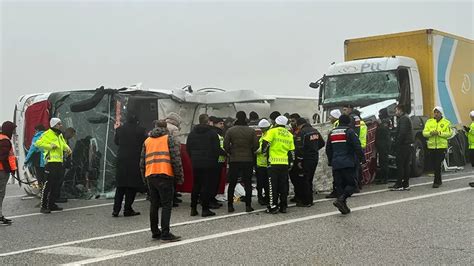 Yolcu otobüsü devrildi 4 kişi öldü 36 kişi yaralandı Çorum Hakimiyet