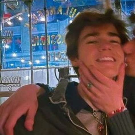 Pin By Elii On Pfps Cute Gay Couples Cute Gay Aesthetic Guys