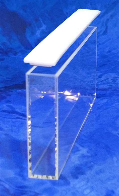 Type 1FL Macro Fluorescence Cuvette With PTFE Cover Lightpaths 1