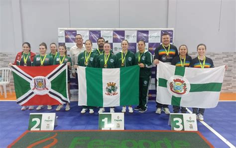 Tênis de Mesa Feminino conquista o troféu de campeão dos Joguinhos Abertos