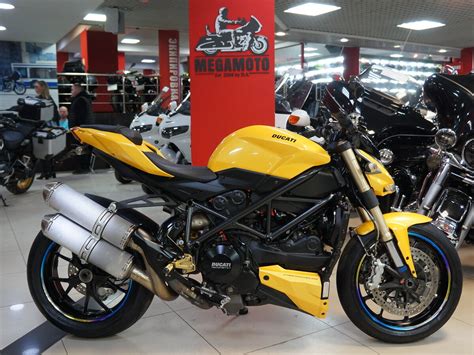 Купить б у Ducati Streetfighter инжектор 6 передач в Москве жёлтый naked bike 2011 года на Авто