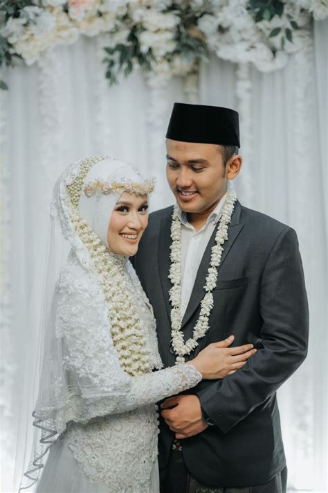 Kebaya Akad Nikah Elegant White Rizqiyah Rizal Laksmi Kebaya