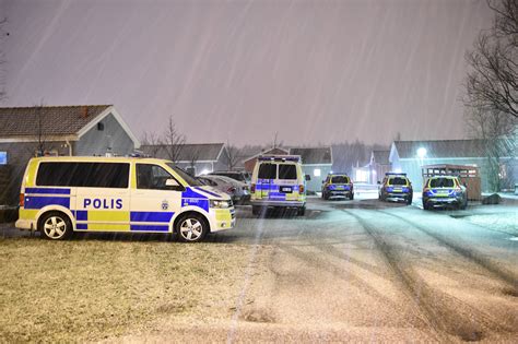 Sex Polispatruller Larmades Till Familjebr K Pppress Se